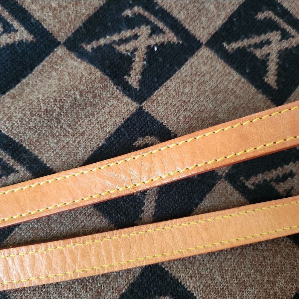 Louis Vuitton Leather with Goldtone Brass Strap - Picture 5 of 9